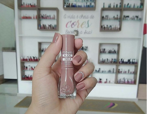 Manicure tradicional impecável